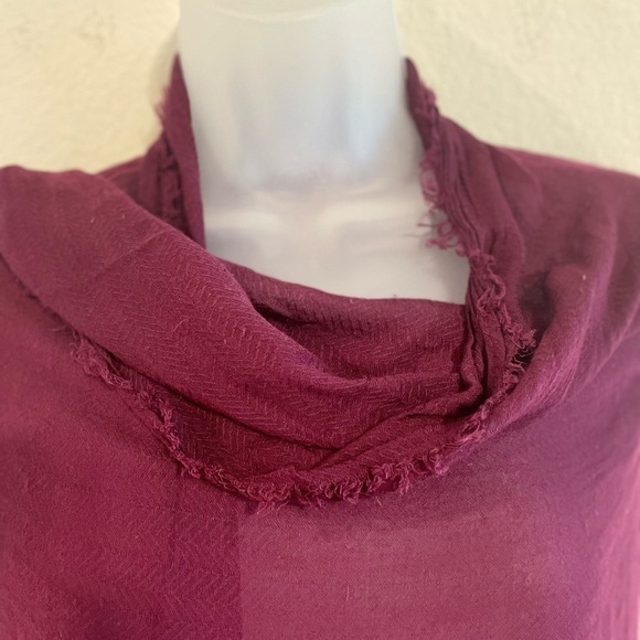 Chico’s Women Scarf One Size Purple Ombré Raw Hem Draped Contemporary Preppy - Picture 4 of 10